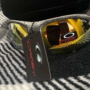 Brand New with Tags Men’s Oakley Sunglasses